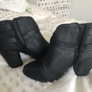 LC ankle boots